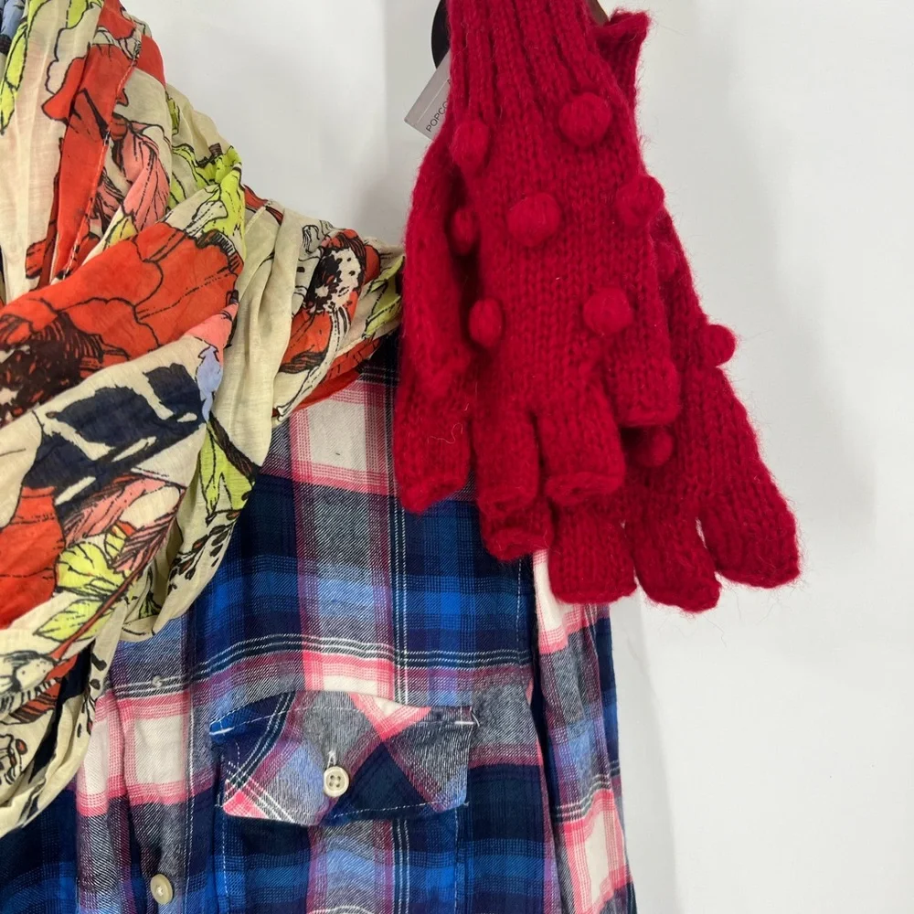 Wooden ships popcorn, fingerless glove with red raised Swiss dot bobble